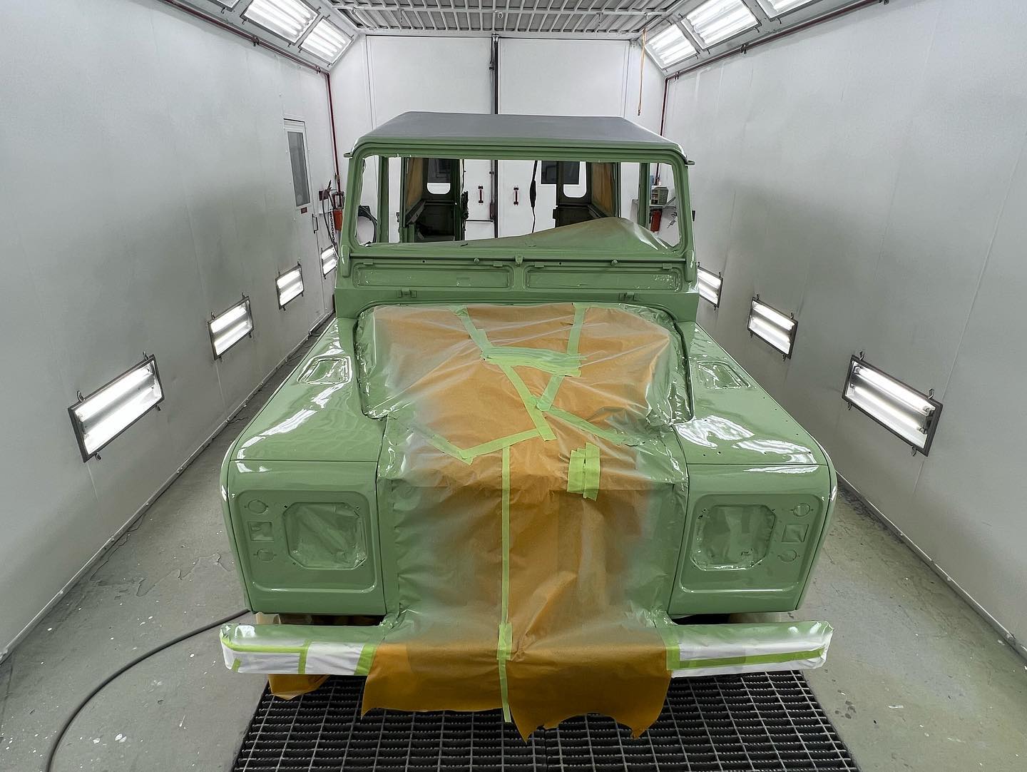 2001 Land Rover Defender 110 - Paint 1